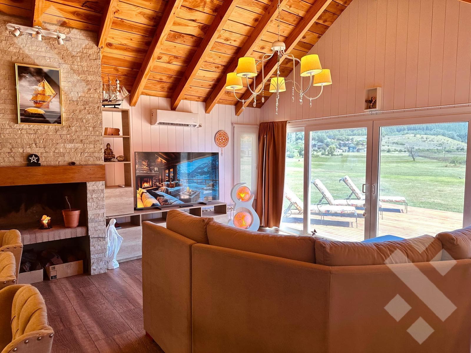 For Sale: 3-Bedroom House - Mortgage Eligible - Peñon del Lolog Neighborhood - San Martín de los Andes, Neuquén