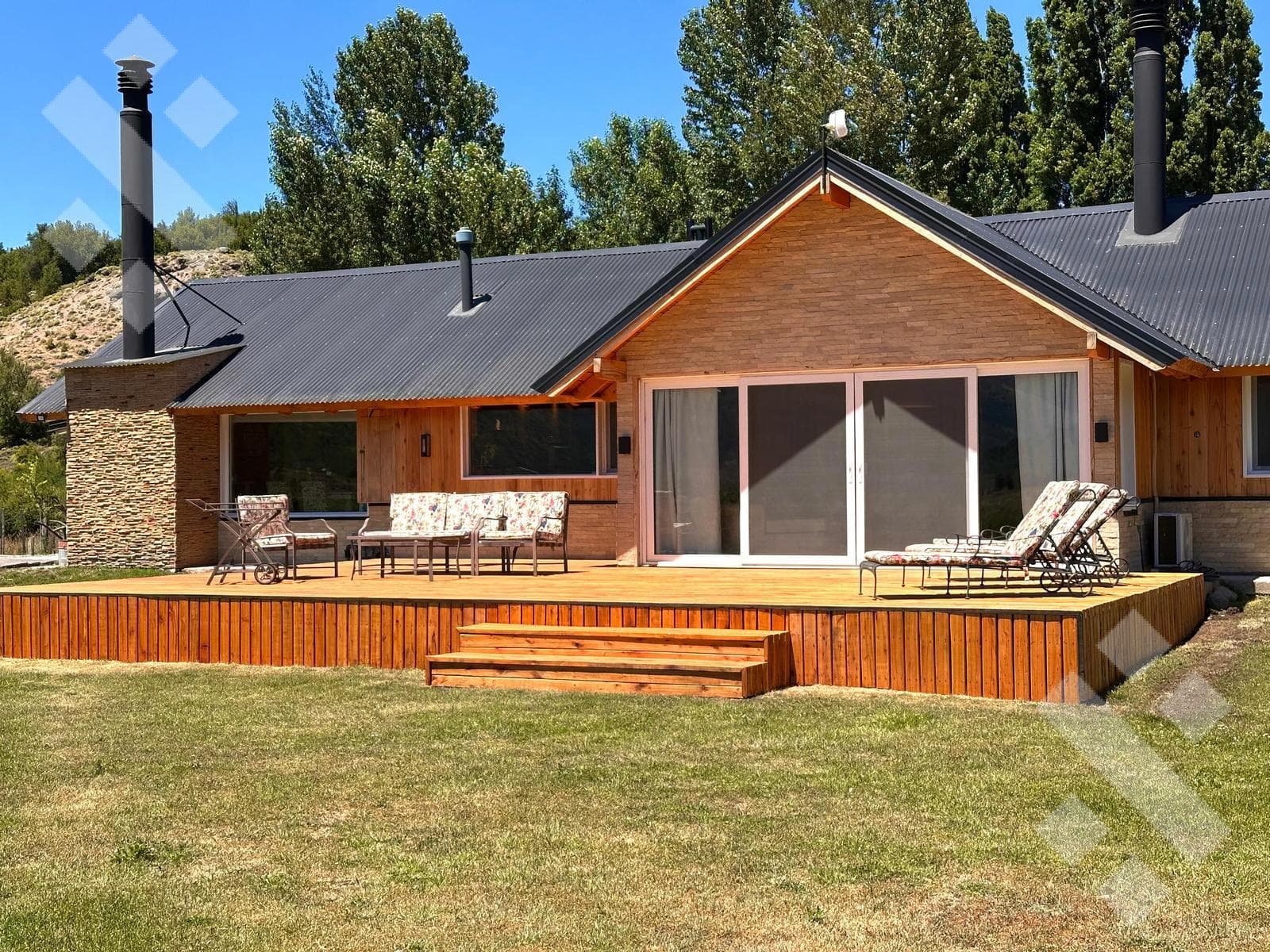 For Sale: 3-Bedroom House - Mortgage Eligible - Peñon del Lolog Neighborhood - San Martín de los Andes, Neuquén