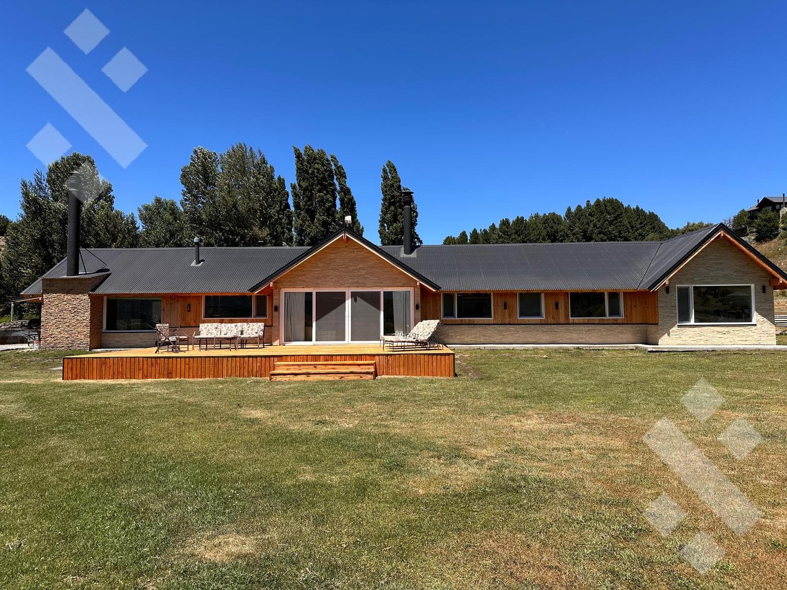 For Sale: 3-Bedroom House - Mortgage Eligible - Peñon del Lolog Neighborhood - San Martín de los Andes, Neuquén