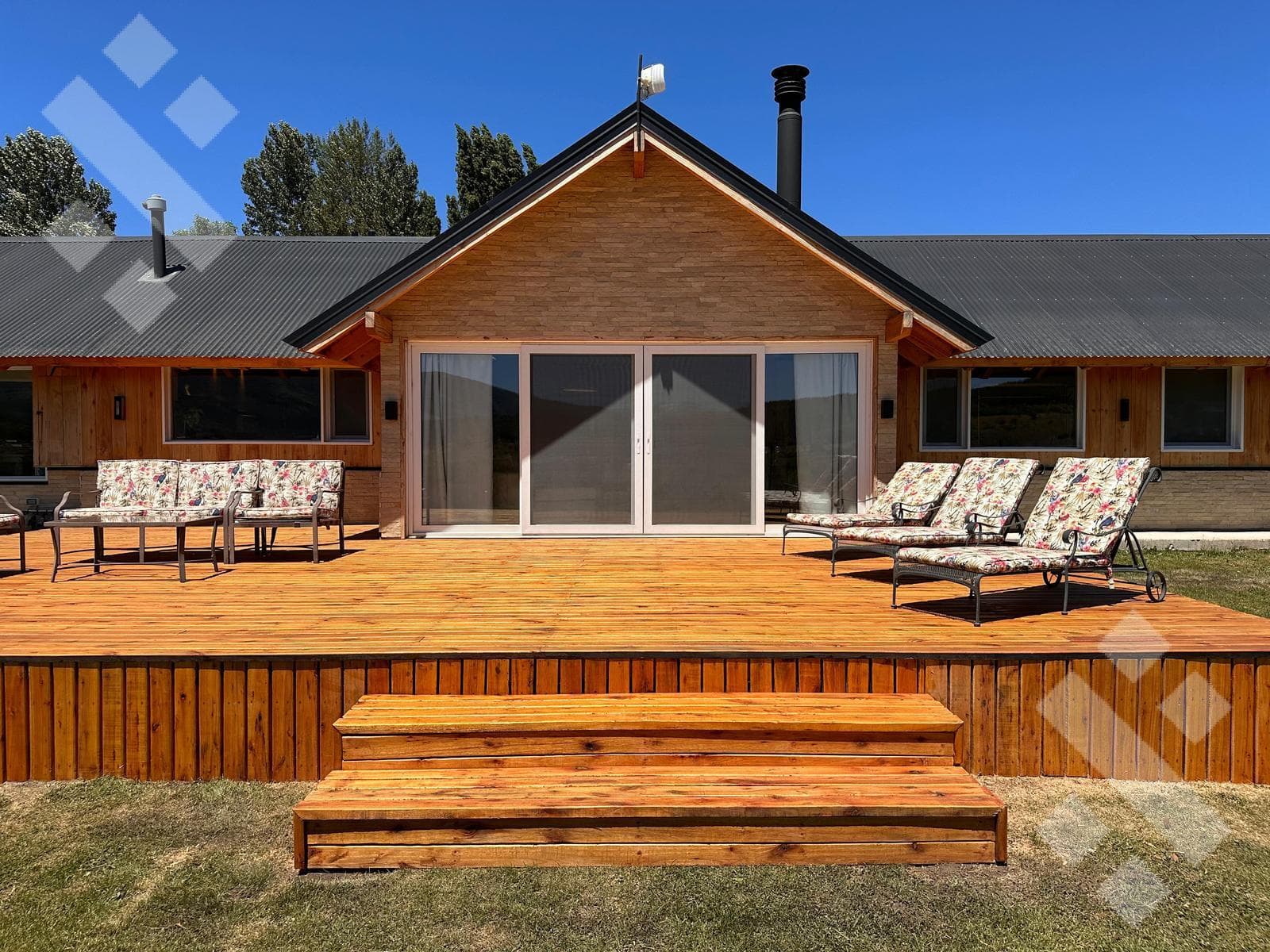For Sale: 3-Bedroom House - Mortgage Eligible - Peñon del Lolog Neighborhood - San Martín de los Andes, Neuquén