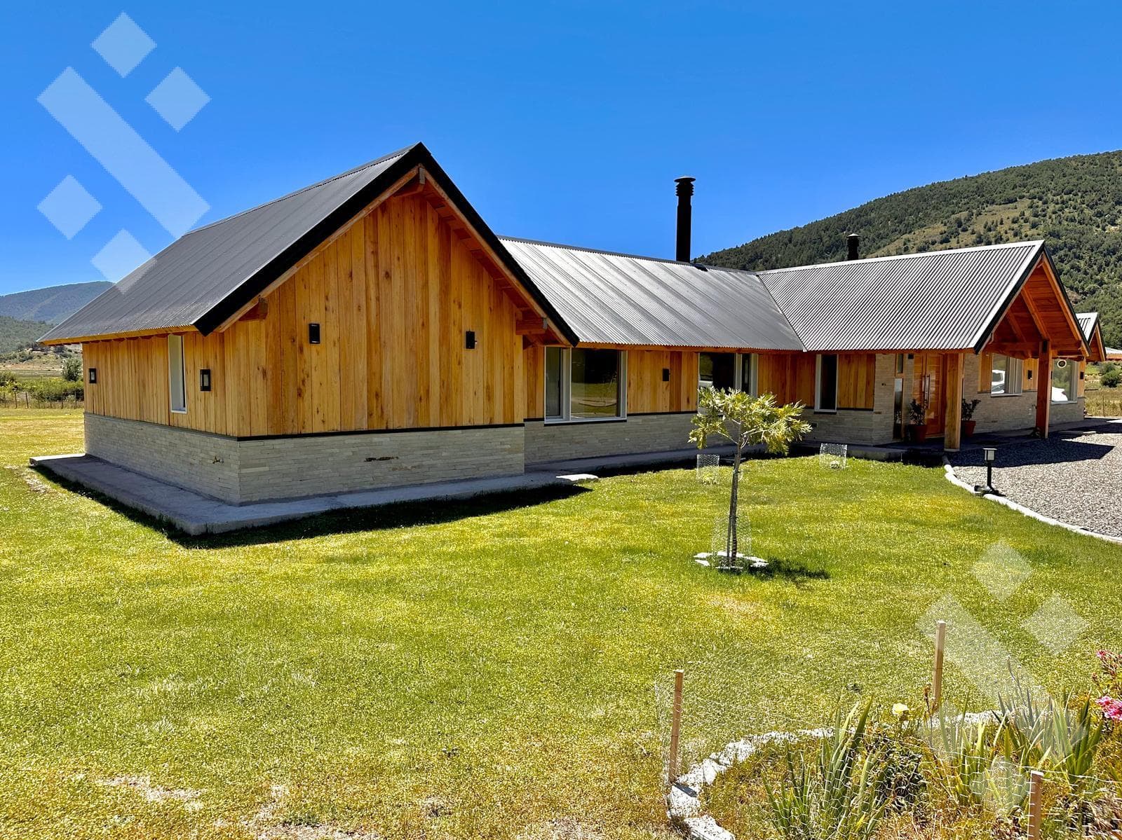For Sale: 3-Bedroom House - Mortgage Eligible - Peñon del Lolog Neighborhood - San Martín de los Andes, Neuquén