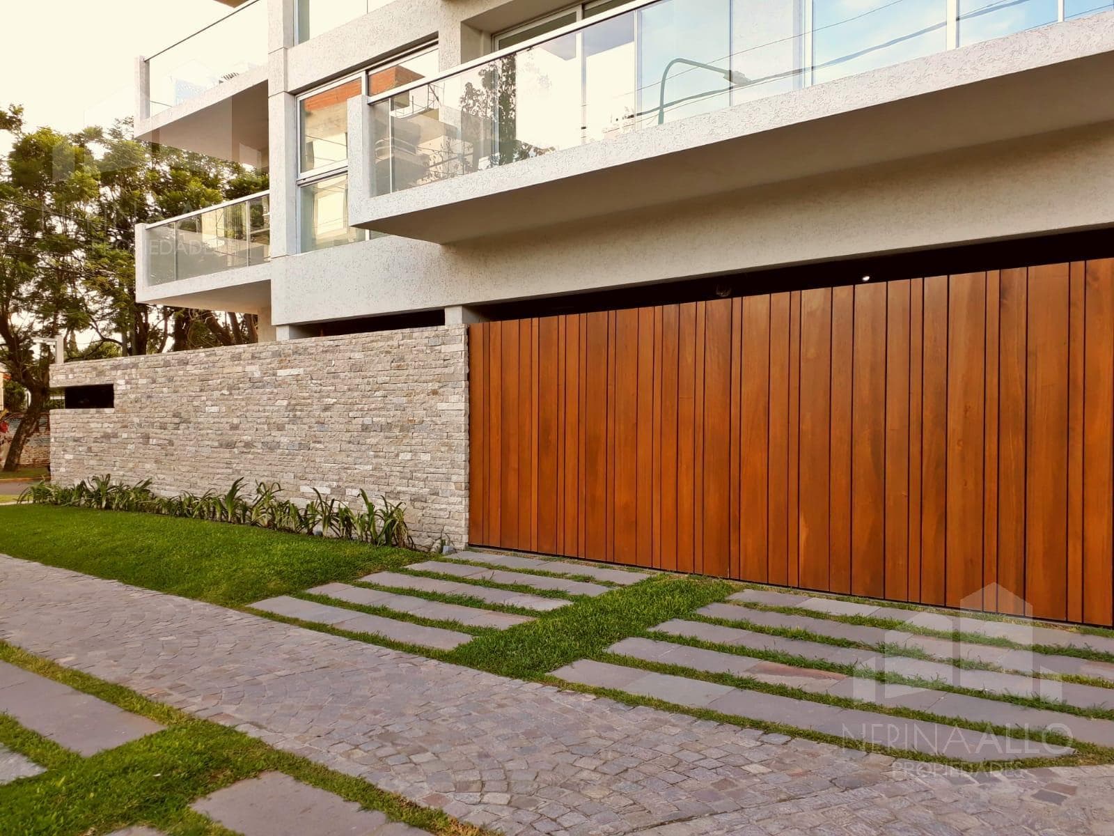 3-ROOM APARTMENT FOR SALE WITH GARAGE IN NORTH ITUZAINGO, DURBAN OLAZABAL