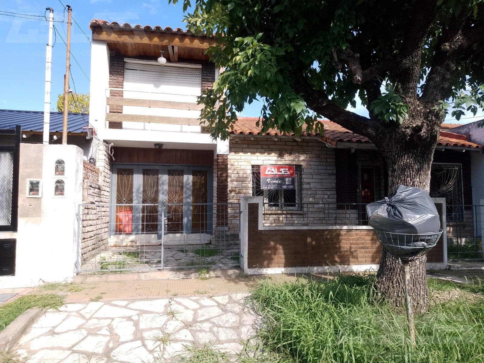 Multi-family home with a large garden and garages