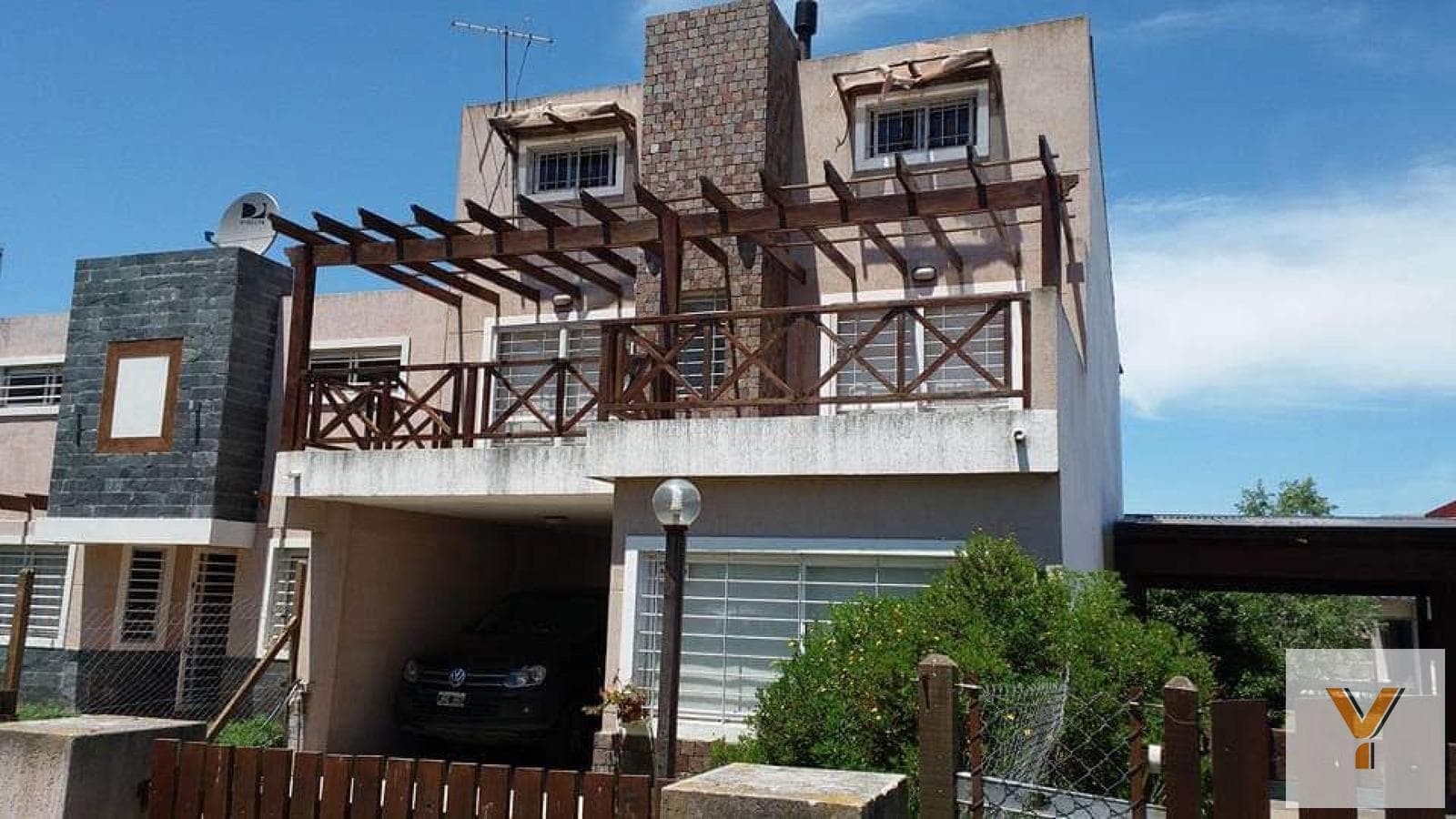 House for Sale - 3 Bedrooms, 2 Bathrooms - Acantilados