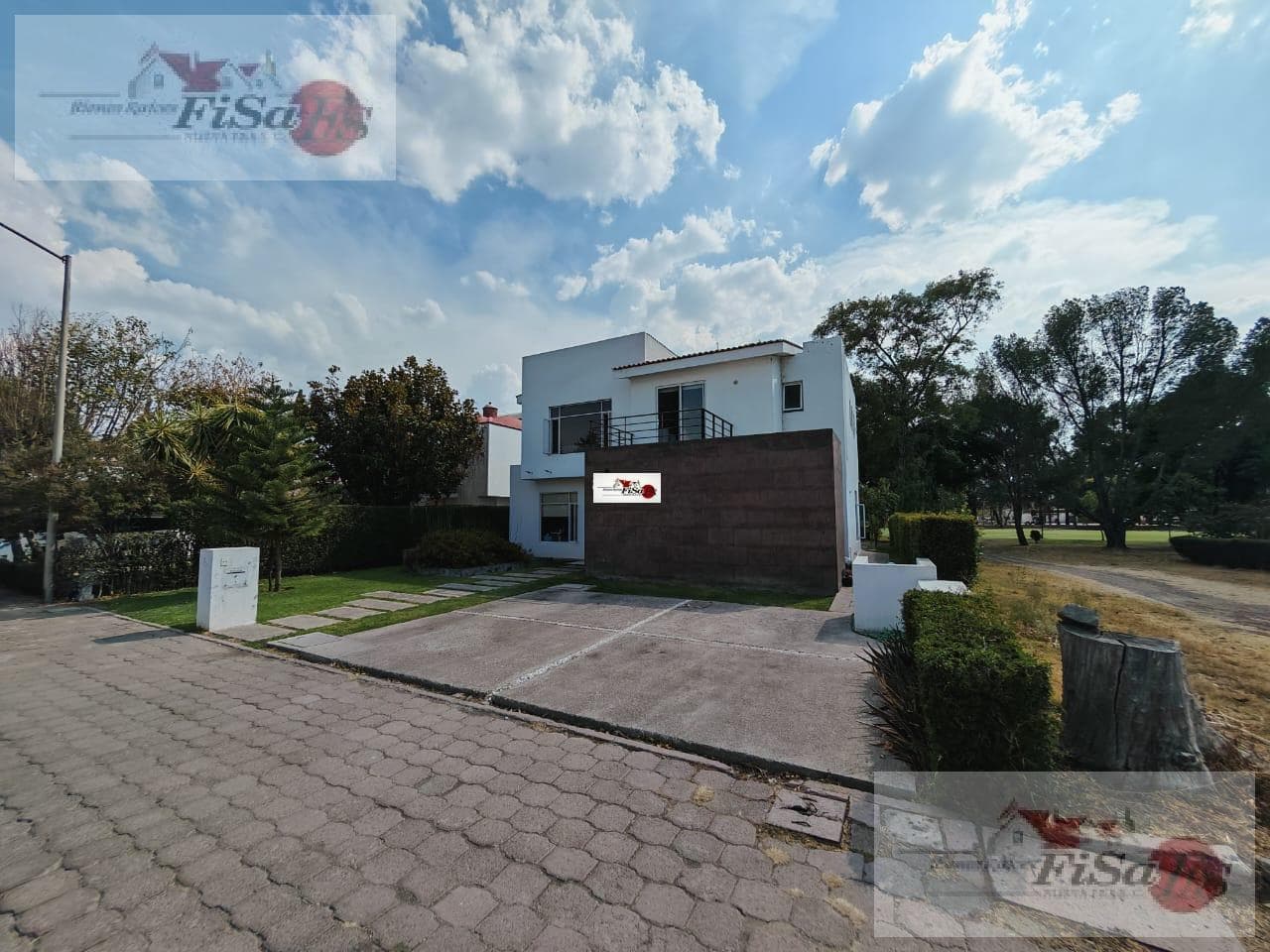 HOUSE FOR SALE ON PASEO DEL ABANICO
