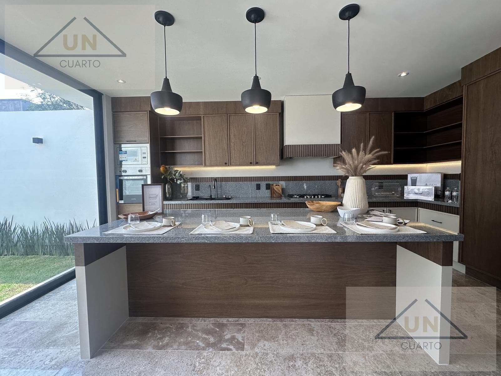 LUXURY CORNER HOUSE