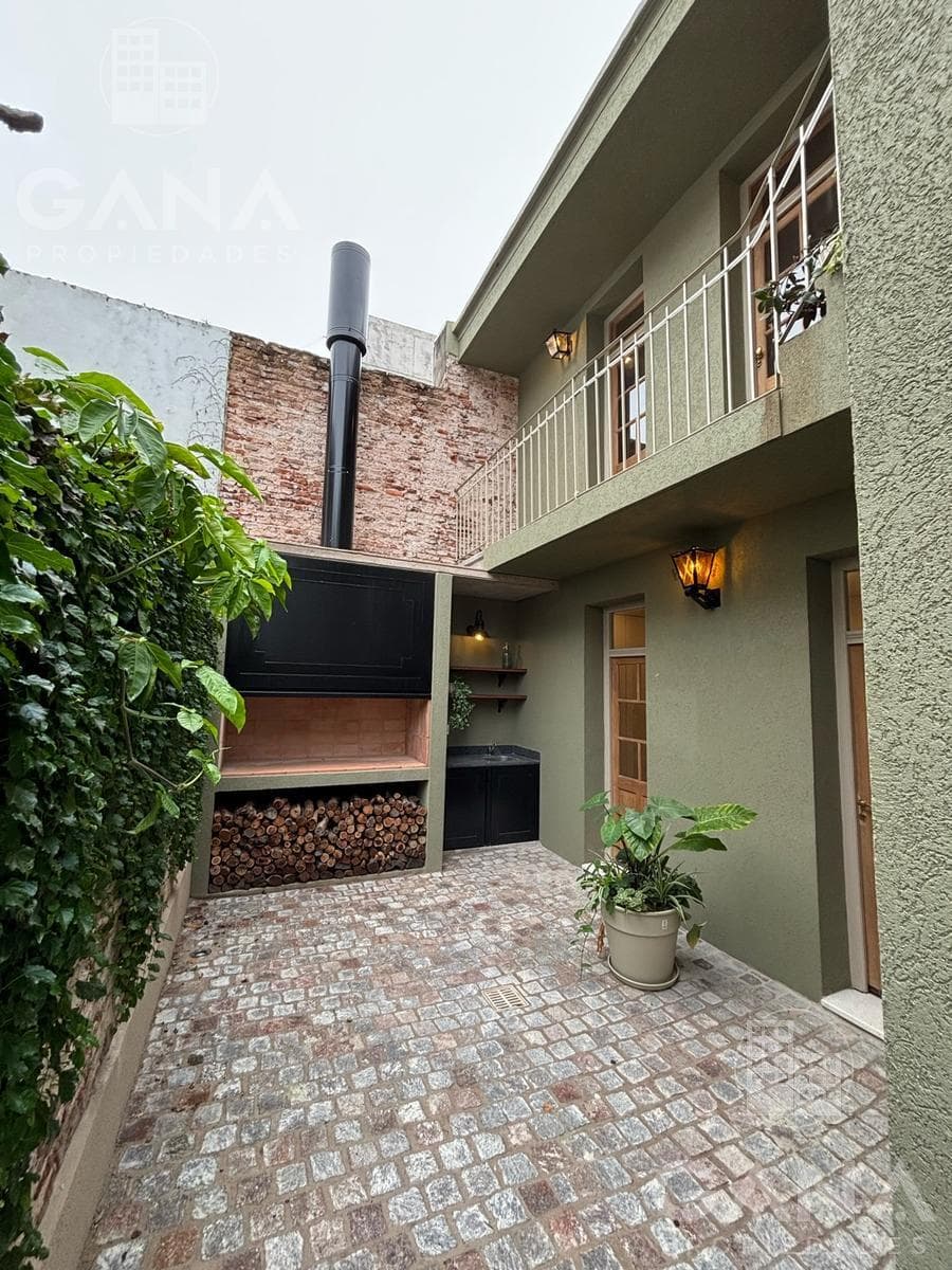 3-Bedroom House for Sale in Pichincha with Premium Features