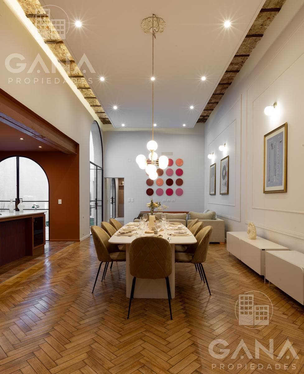 House for Sale in the heart of the Abasto neighborhood, with 4 bedrooms, a garage, a patio, a terrace, and a pool.