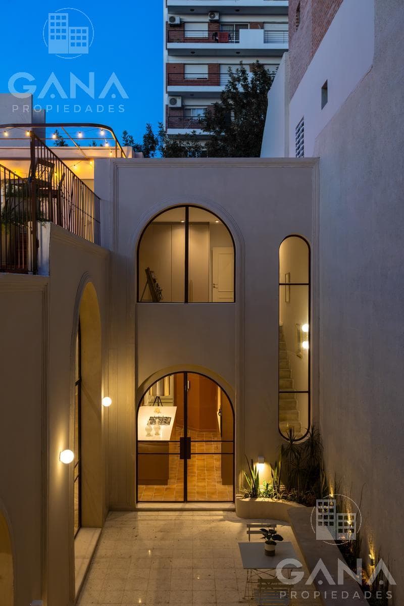 House for Sale in the heart of the Abasto neighborhood, with 4 bedrooms, a garage, a patio, a terrace, and a pool.