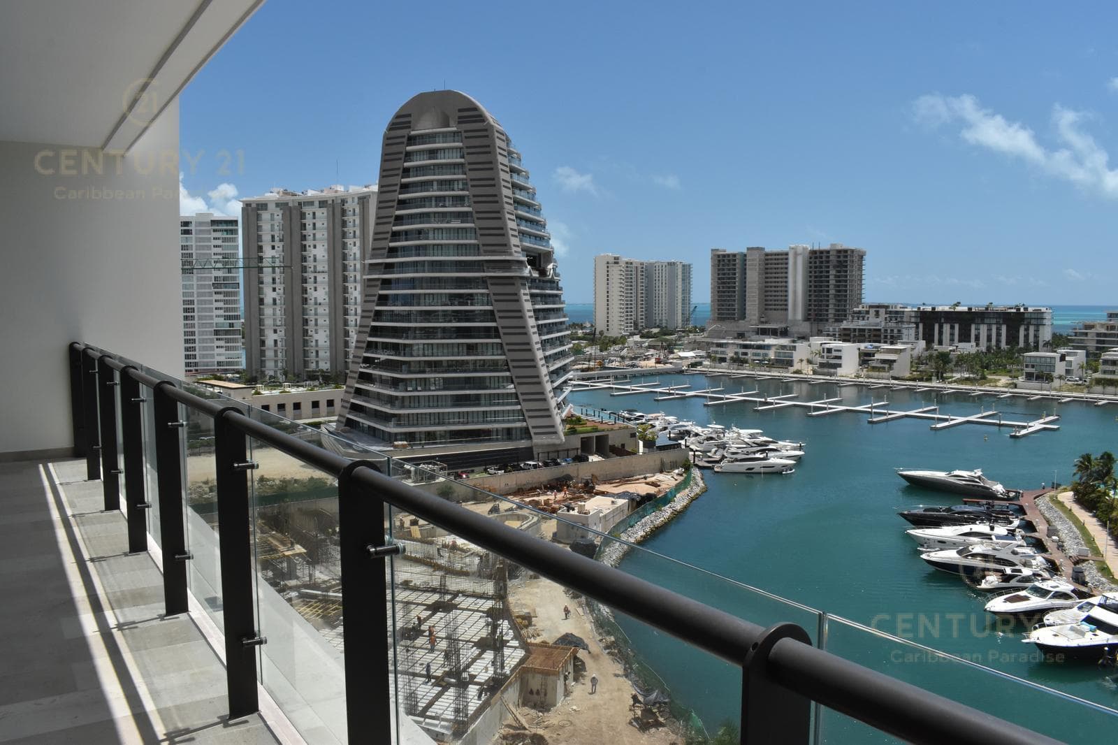 En Venta exclusivo departamento en 10 Nivel en Blume Puerto Cancún C4022