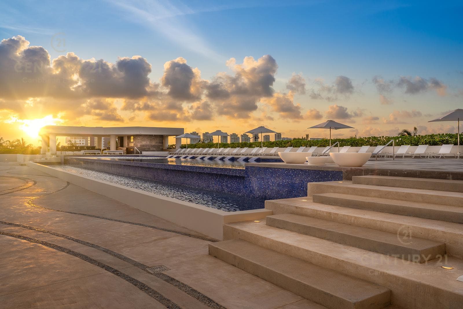 En Venta exclusivo departamento en 10 Nivel en Blume Puerto Cancún C4022