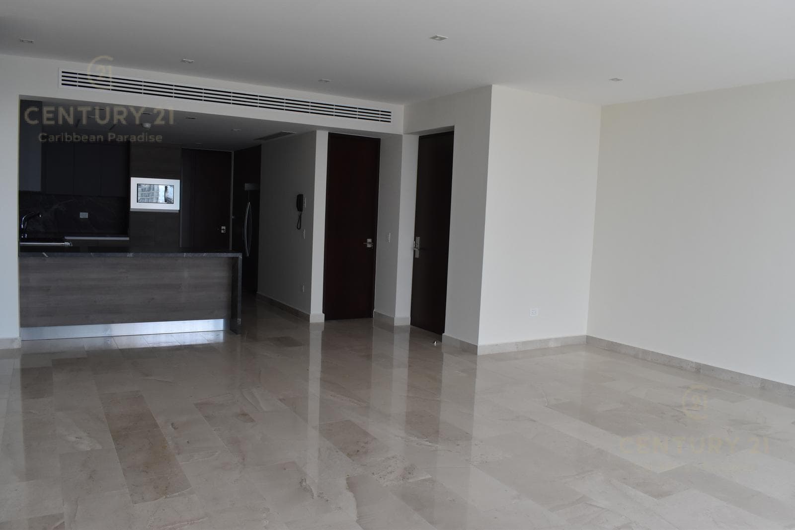 En Venta exclusivo departamento en 10 Nivel en Blume Puerto Cancún C4022