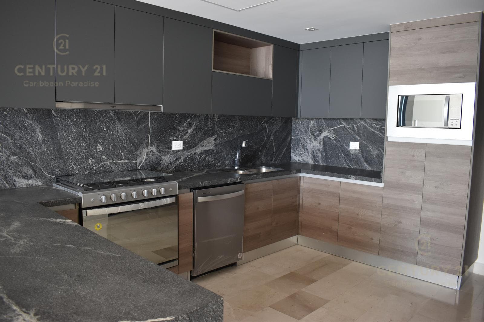 En Venta exclusivo departamento en 10 Nivel en Blume Puerto Cancún C4022
