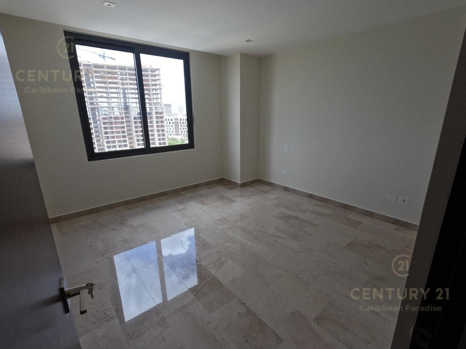 En Venta exclusivo departamento en 10 Nivel en Blume Puerto Cancún C4022