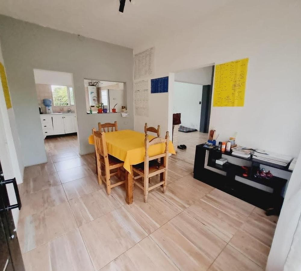 3-room house for sale, with a pool and garage spaces, in Moreno