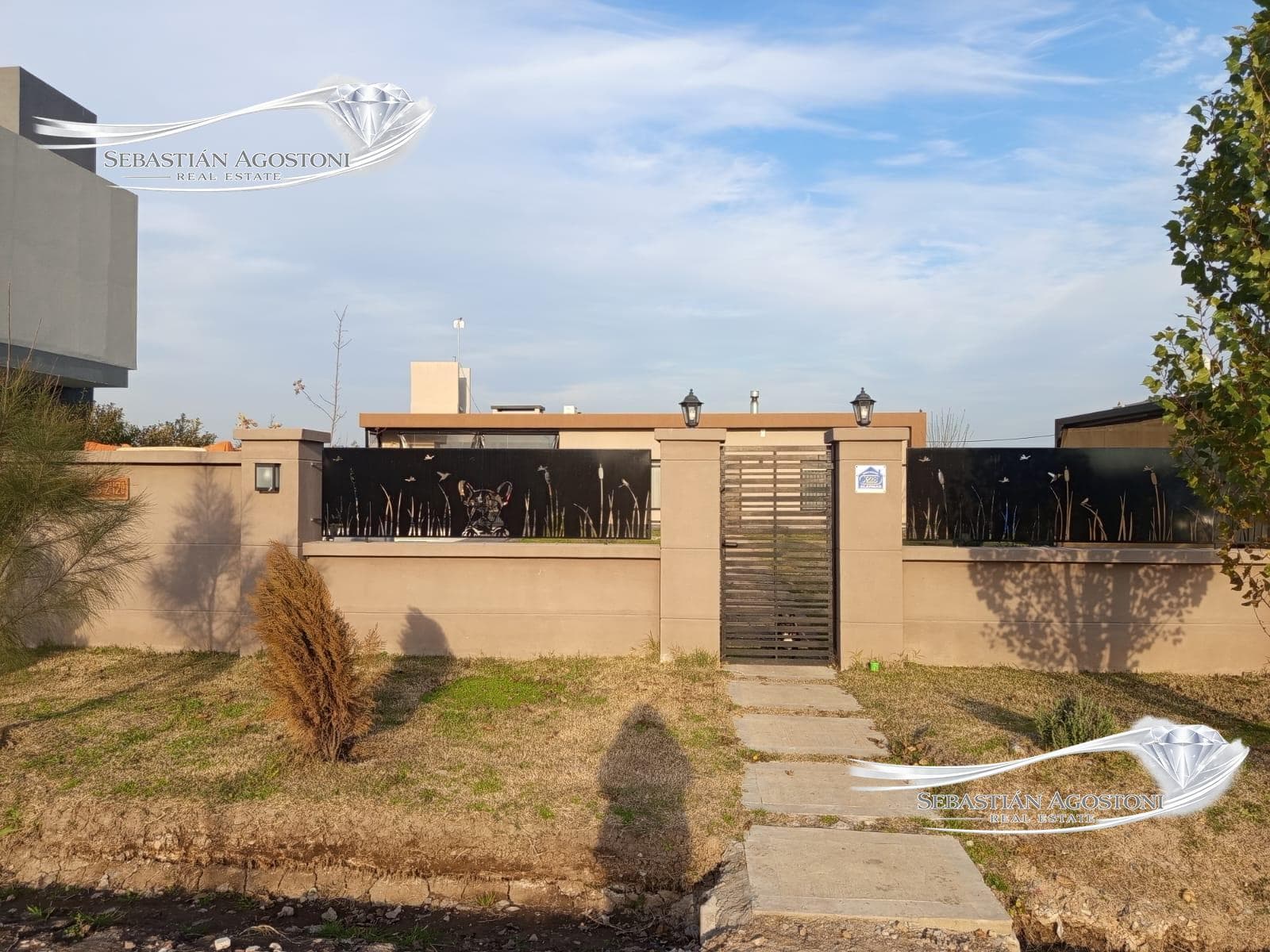 2-Bedroom House for Sale in the Barrio Estilo Campo Neighborhood in Canning