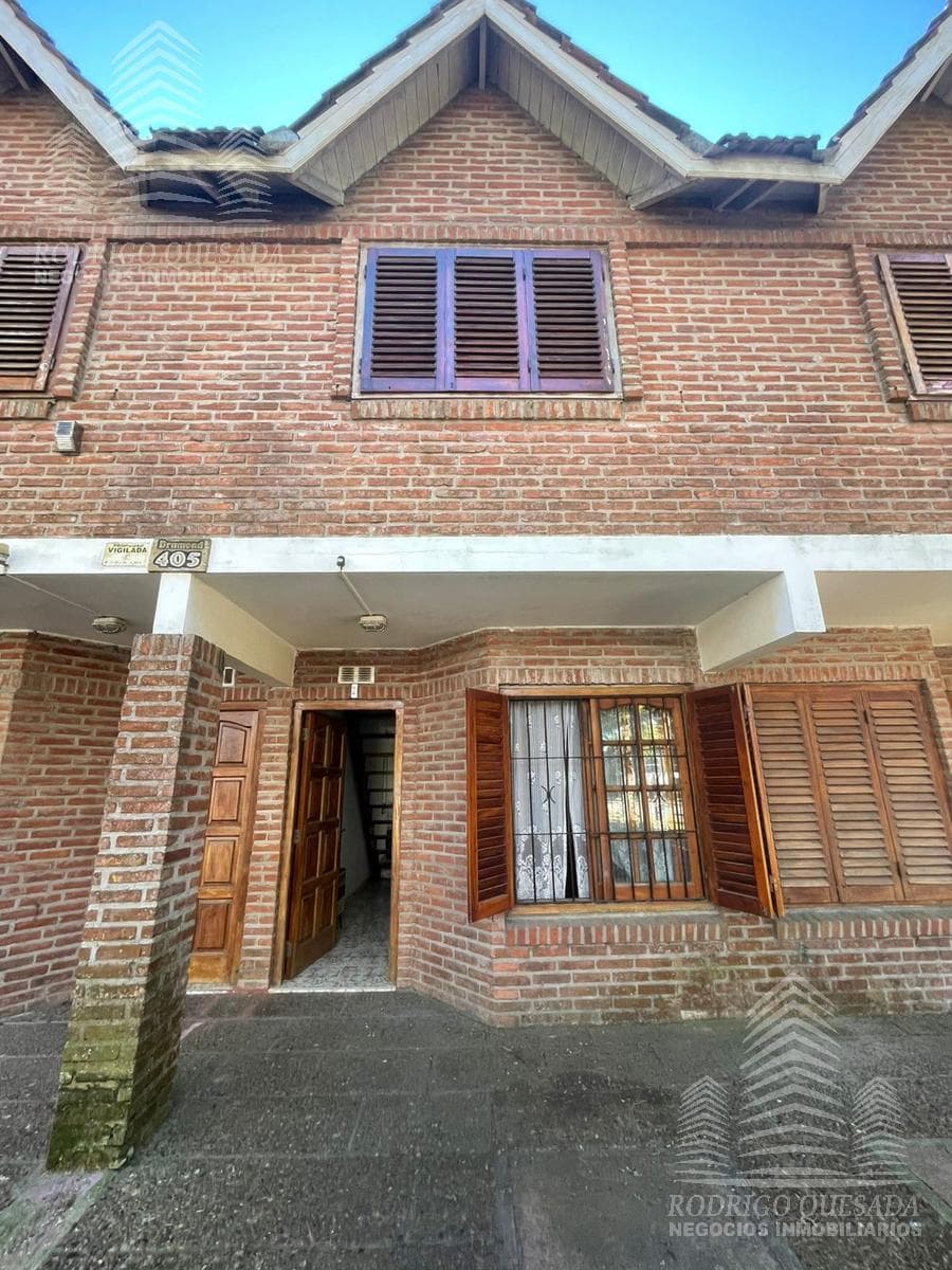 Triplex on the street front with an excellent location | | all amenities | | San Bernardo |