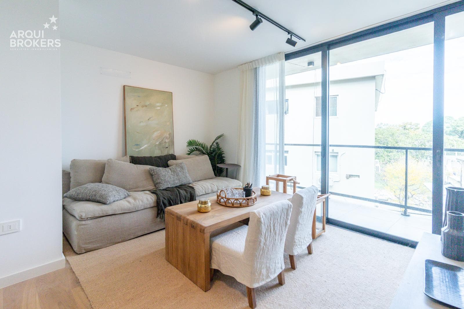 Two-Bedroom Apartment for Sale in Parque Rodó - 003