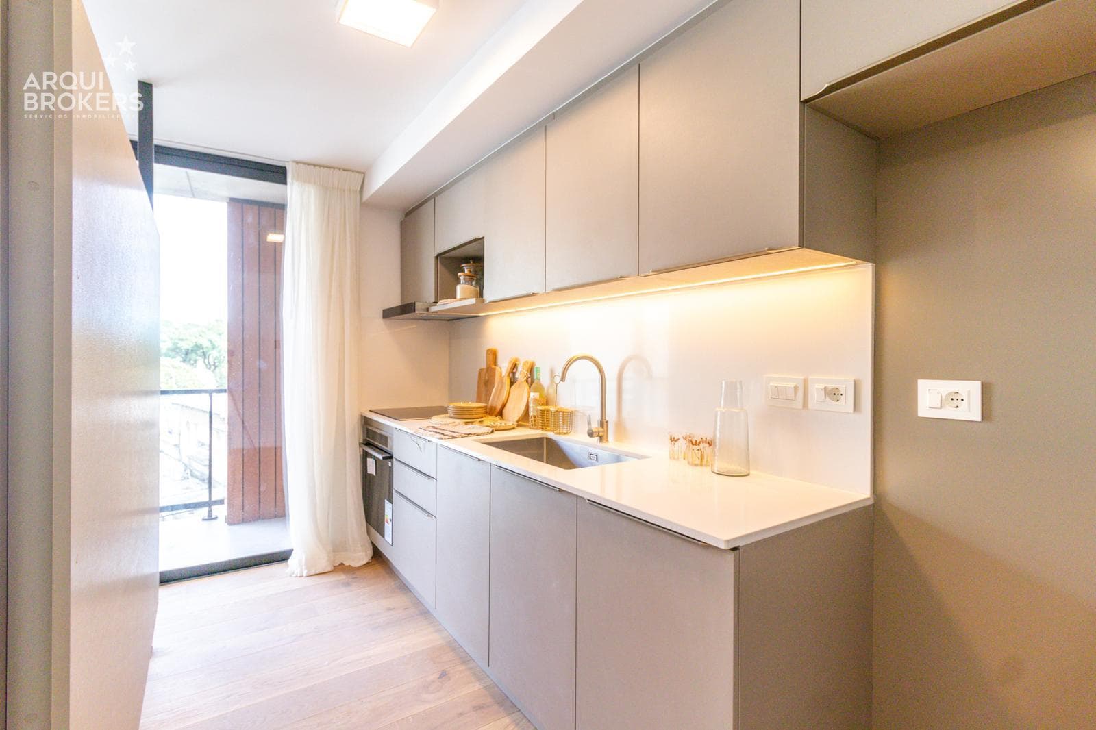 Two-Bedroom Apartment for Sale in Parque Rodó - 003