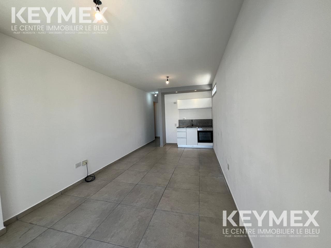Studio apartment with a balcony facing the street. Amenities. Near UADE. San Telmo. QUALIFIES FOR A LOAN!!