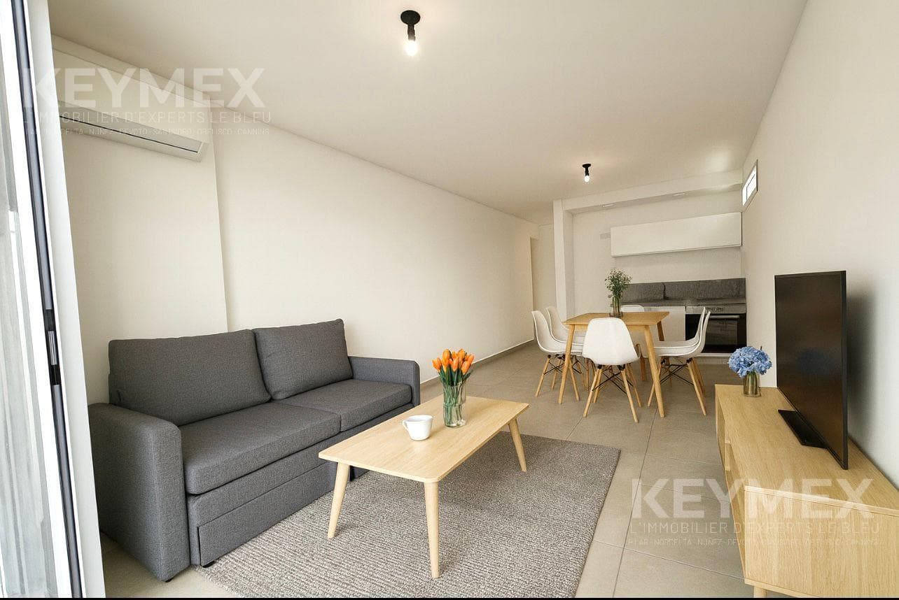 Studio apartment with a balcony facing the street. Amenities. Near UADE. San Telmo. QUALIFIES FOR A LOAN!!