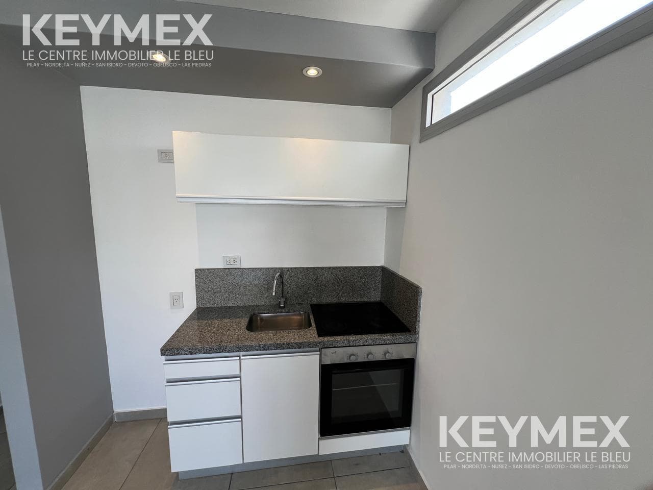 Studio apartment with a balcony facing the street. Amenities. Near UADE. San Telmo. QUALIFIES FOR A LOAN!!