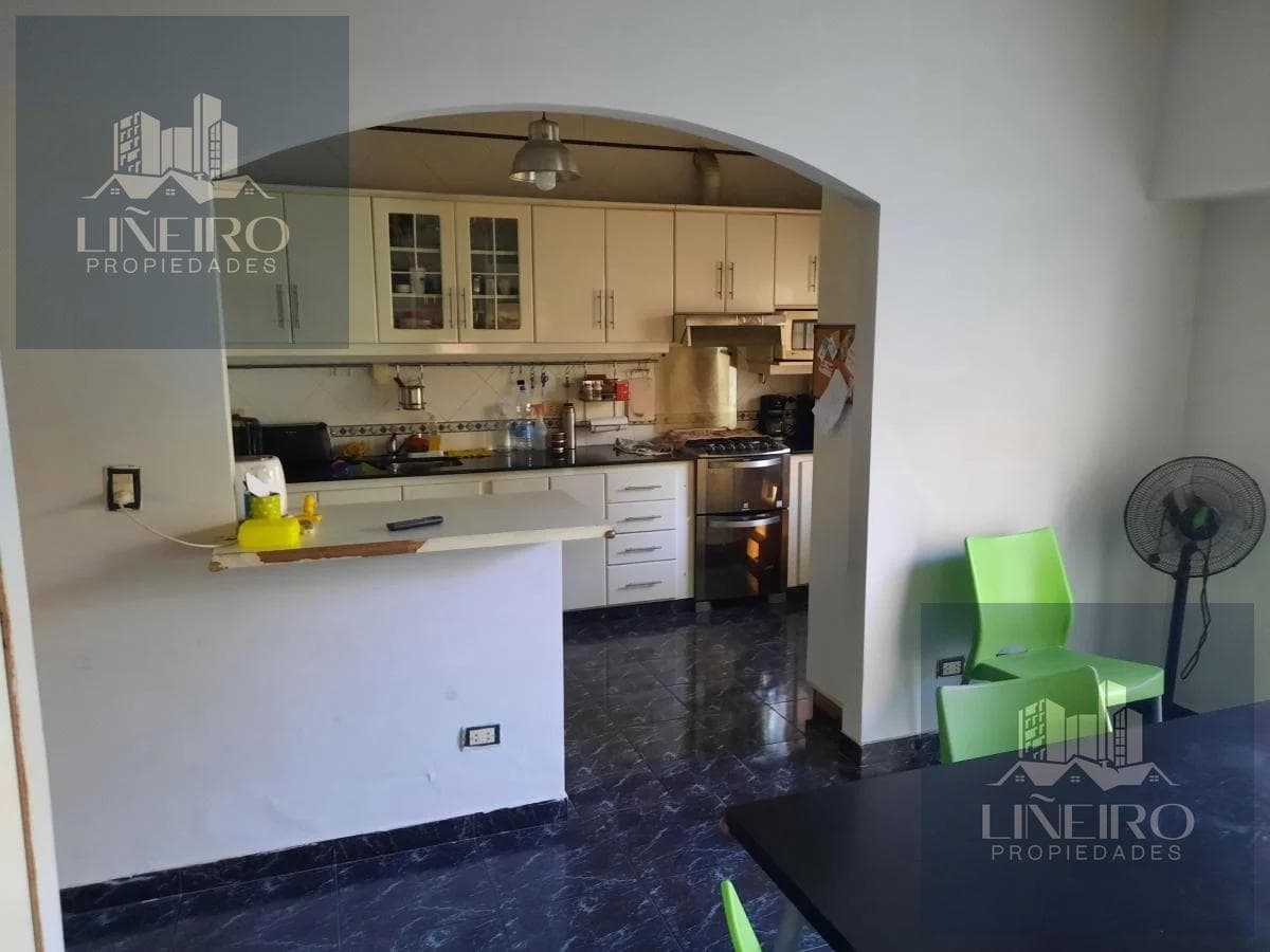 Casa 5 ambientes con cocheras y patio VENTA - Wilde