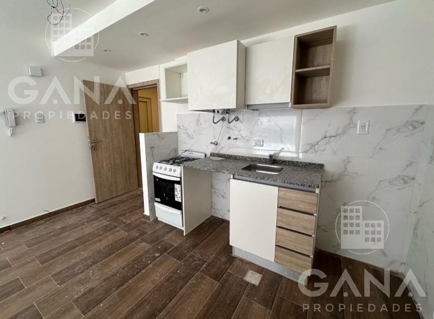Studio Apartment for Sale in the Martin Neighborhood with a Balcony