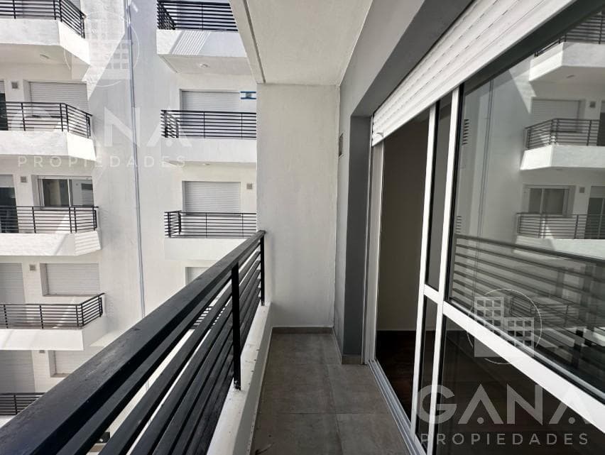 Studio Apartment for Sale in the Martin Neighborhood with a Balcony