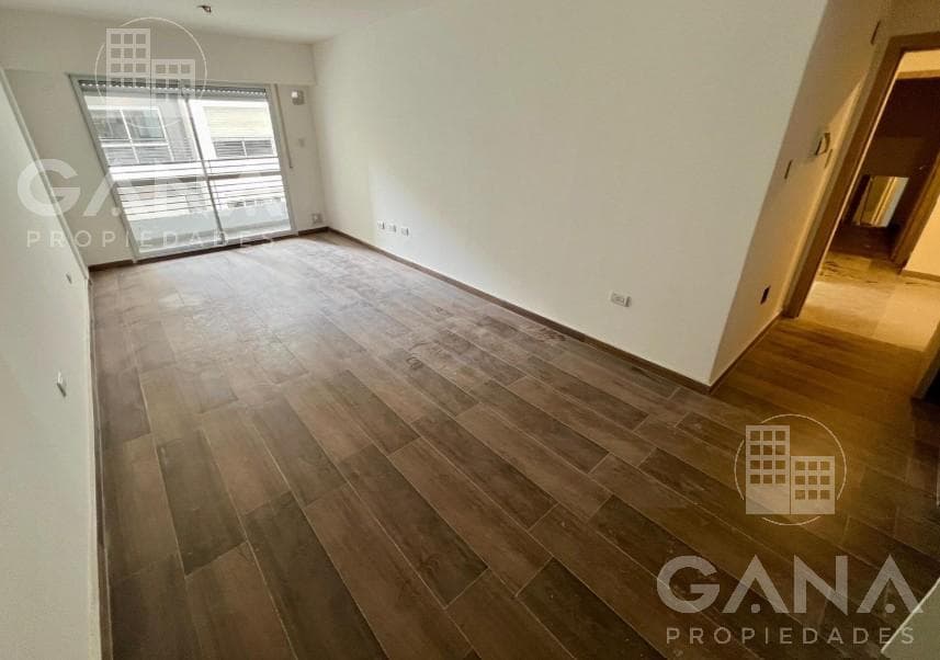 1-Bedroom Apartment for Sale in the Martin Neighborhood with a Balcony