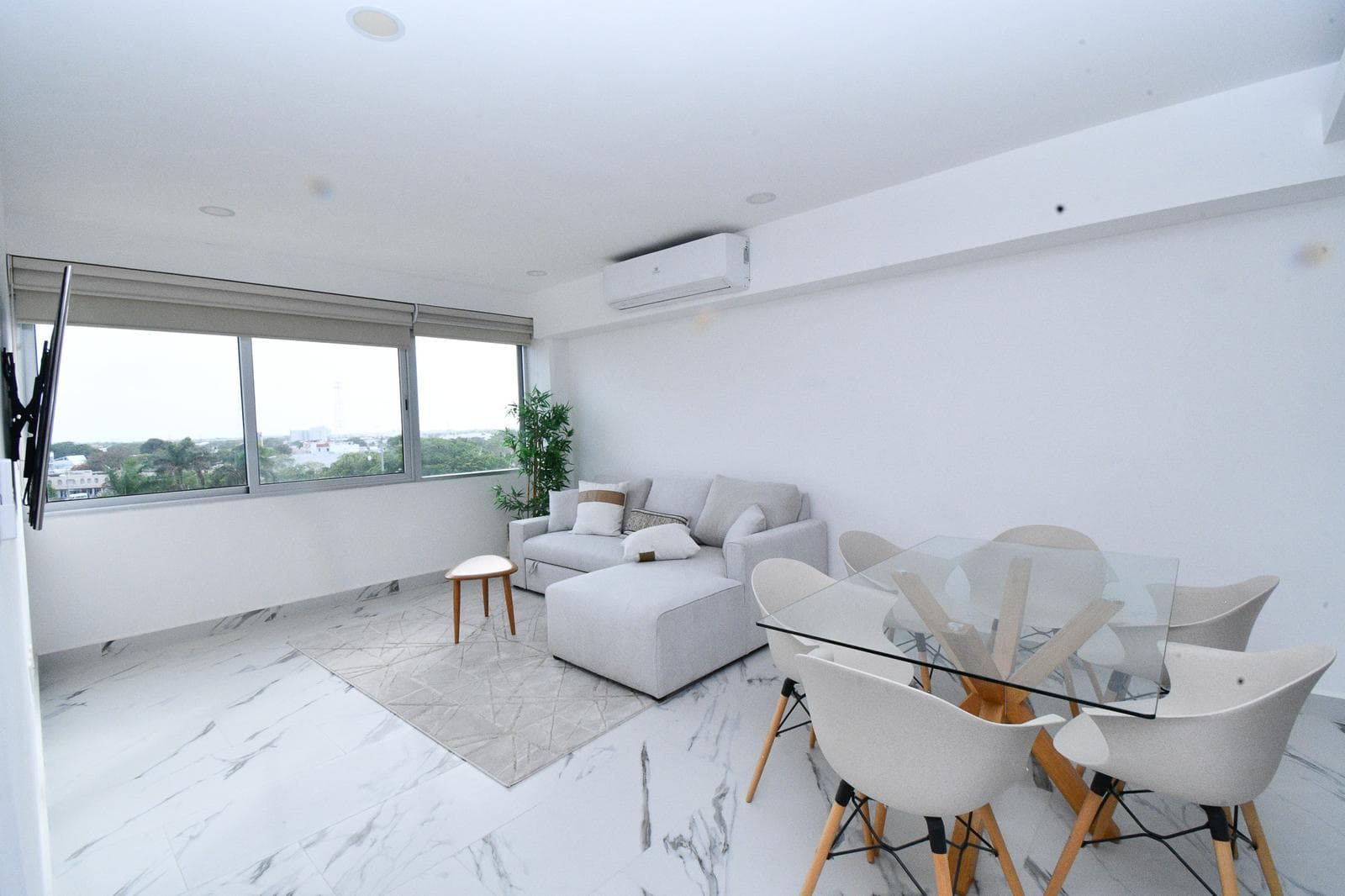 Apartment for Sale in Cancún's Hotel Zone with a Pool