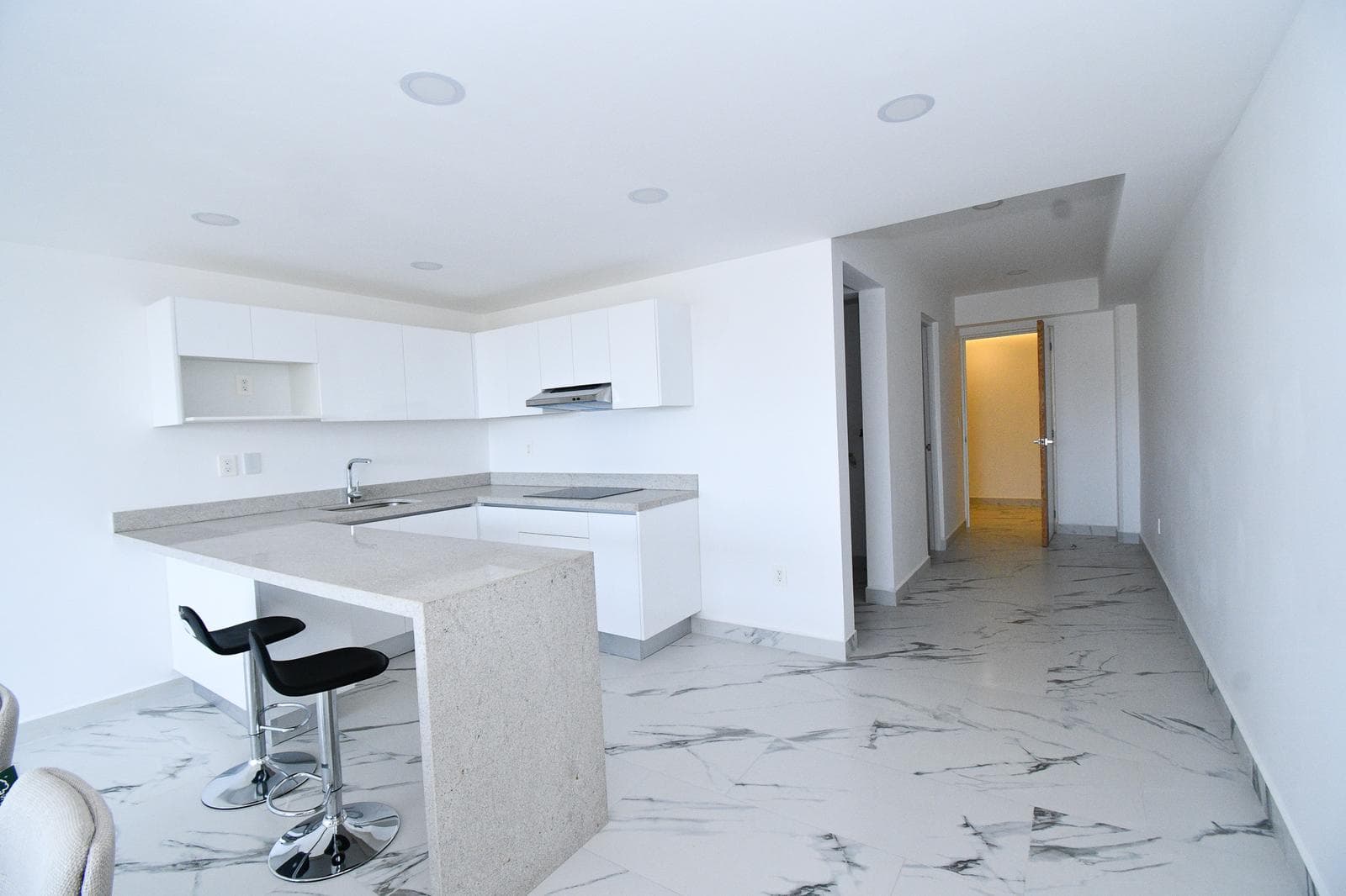 Apartment for Sale in Cancún's Hotel Zone with a Pool