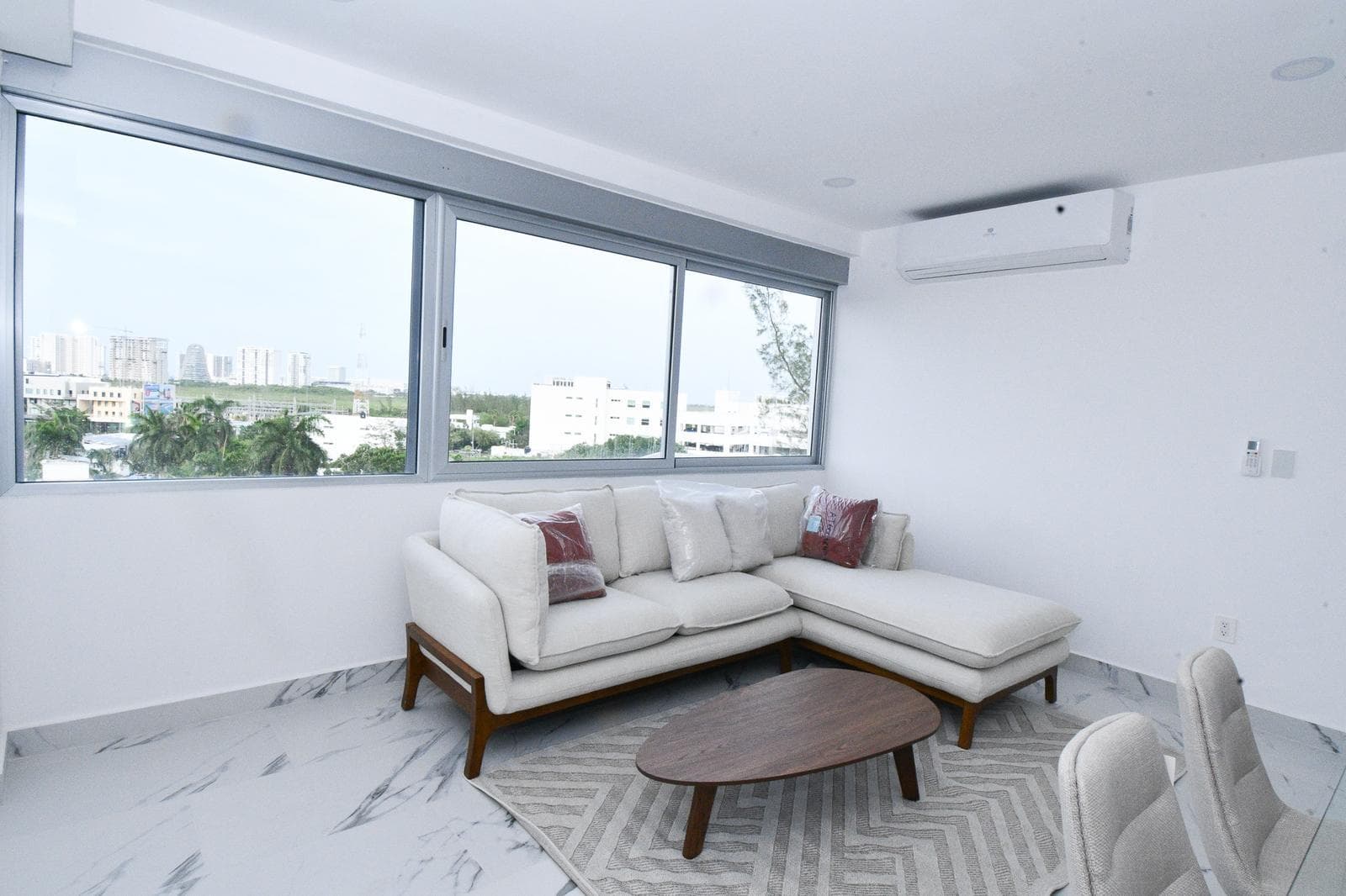 Apartment for Sale in Cancún's Hotel Zone with a Pool