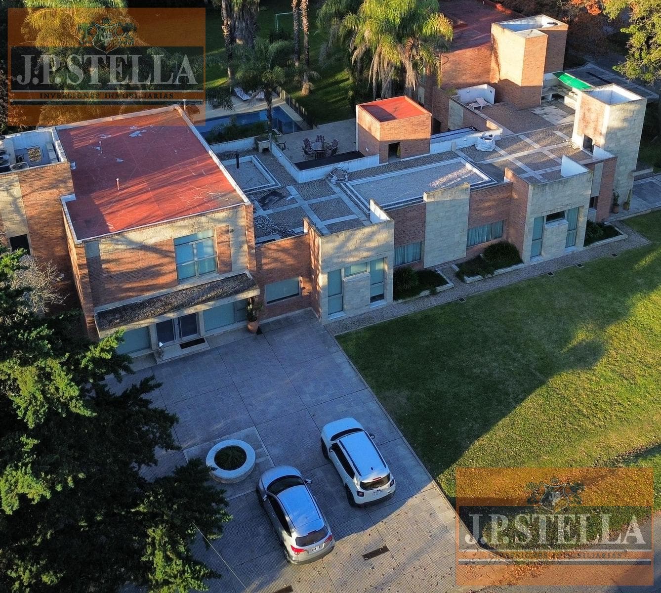 Excelente Casa 12 ambientes - 825 m² Edificados s/ 3700 m² de lote - San Diego C.C