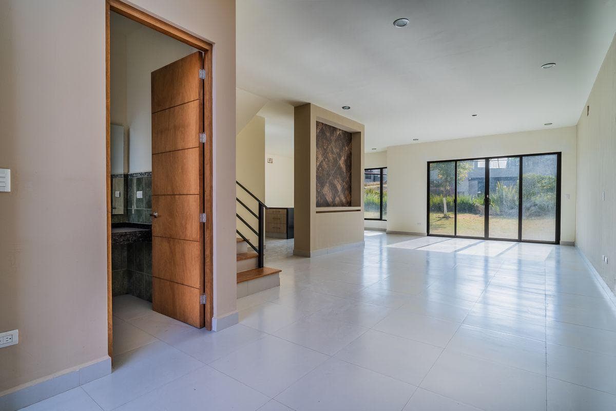 HOUSE FOR SALE IN CUMBRES DEL LAGO IN A CONDOMINIUM WITH ONLY 10 HOMES