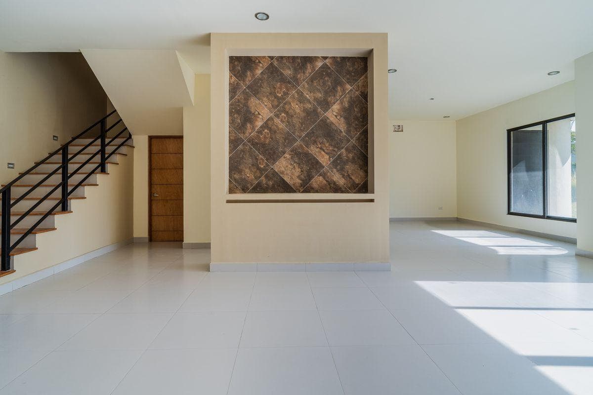 HOUSE FOR SALE IN CUMBRES DEL LAGO IN A CONDOMINIUM WITH ONLY 10 HOMES