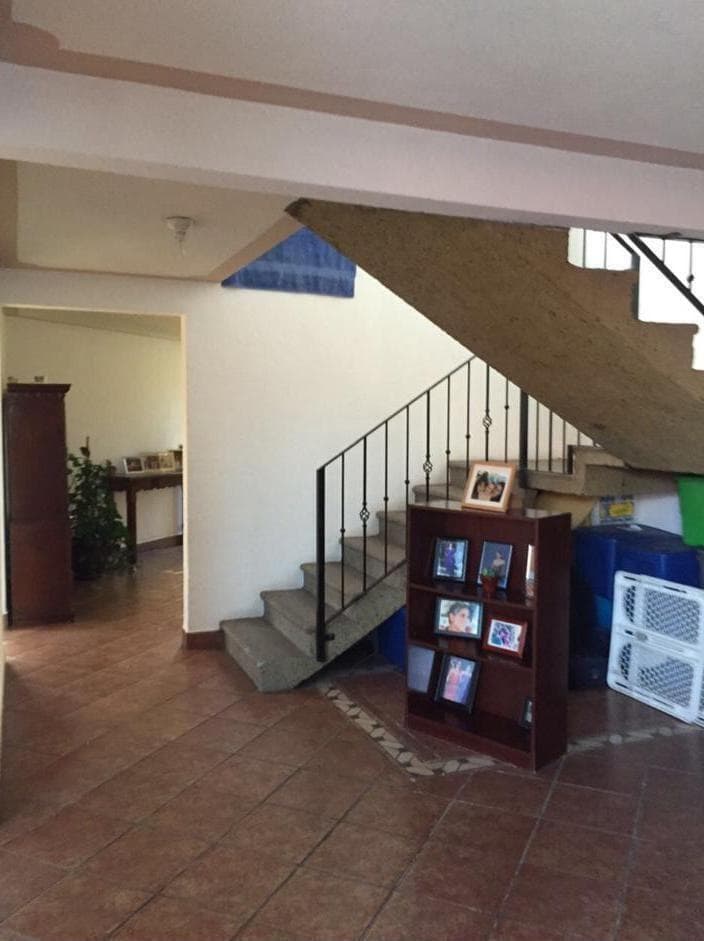 A house in Juriquilla built in a contemporary Mexican style.