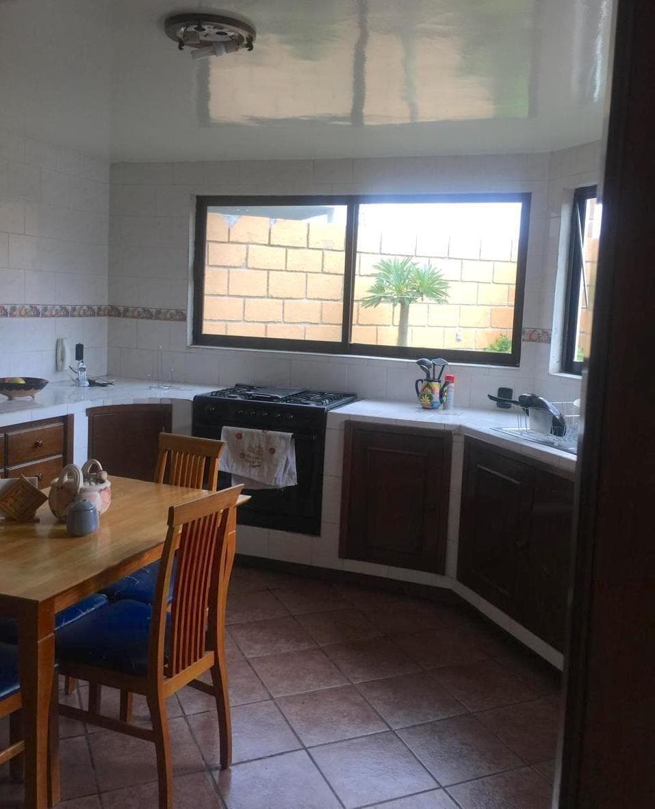 A house in Juriquilla built in a contemporary Mexican style.