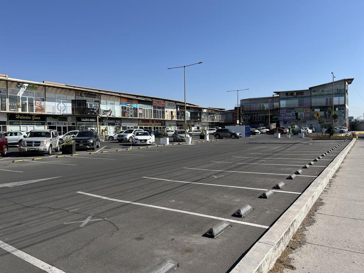 Commercial Space for Sale at Plaza Comercial Corregidora