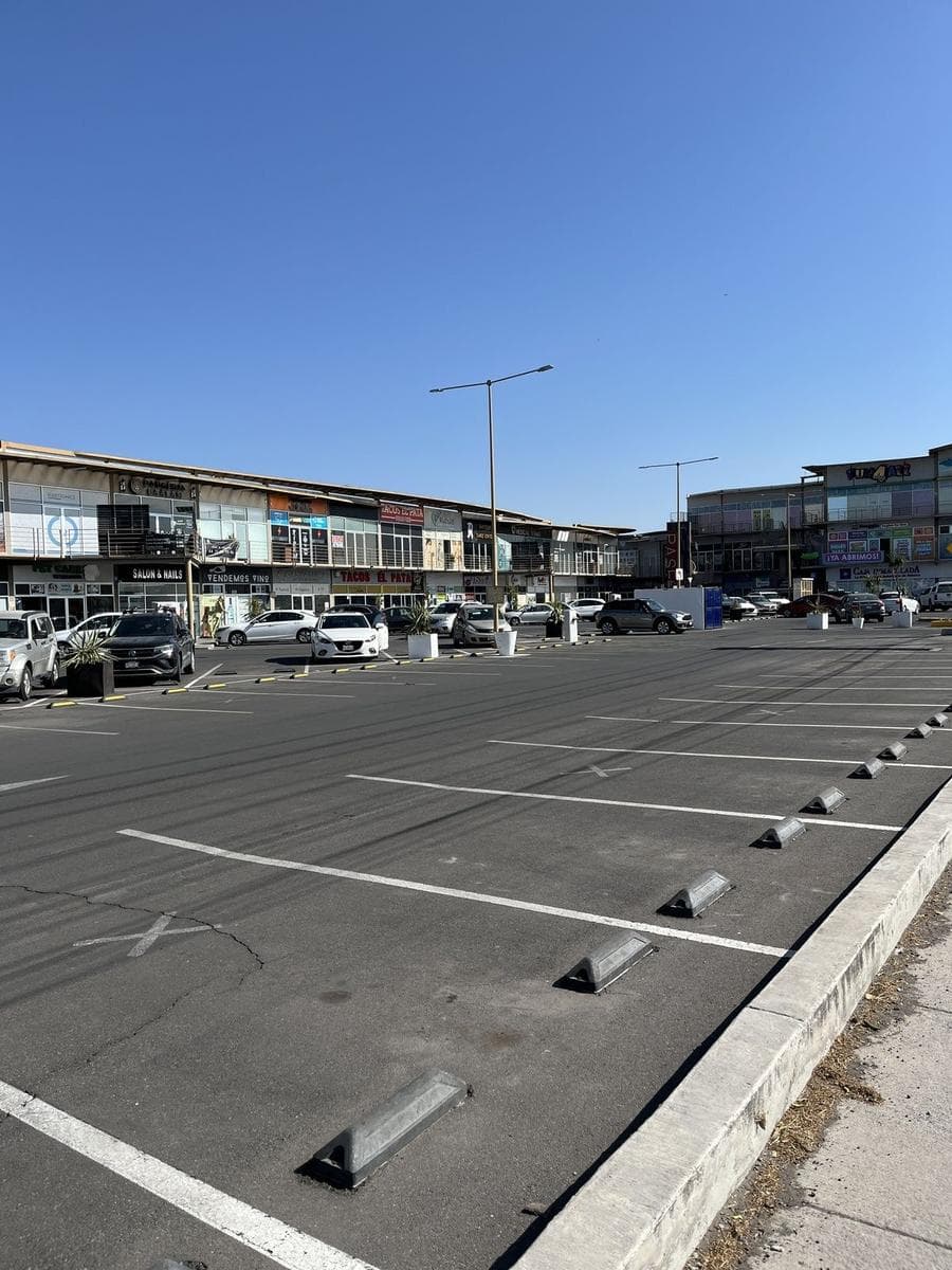 Commercial Space for Sale at Plaza Comercial Corregidora