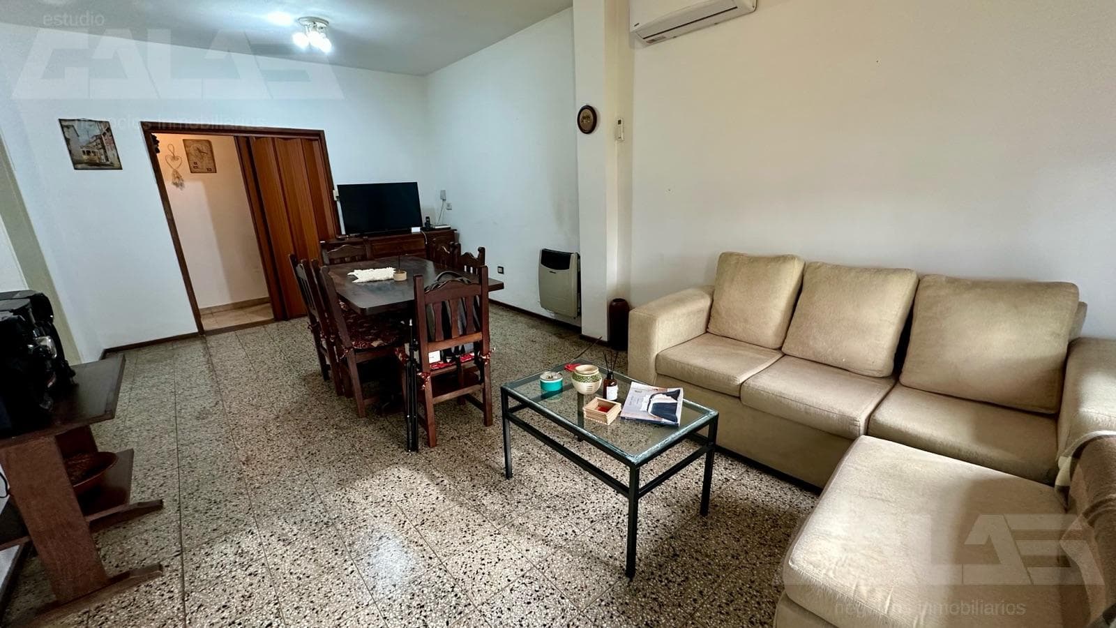 Single-story house with a garden, pool, and barbecue area – Villa Gobernador Udaondo