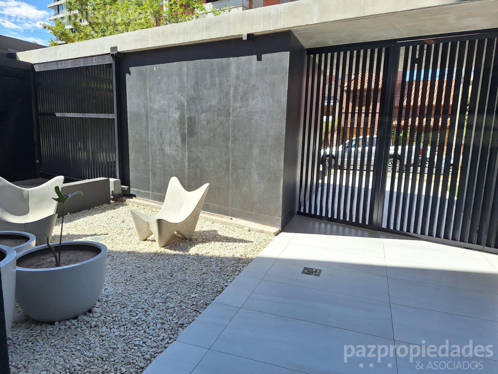 Exclusive 3-Bedroom Duplex in the Genoveva Neighborhood