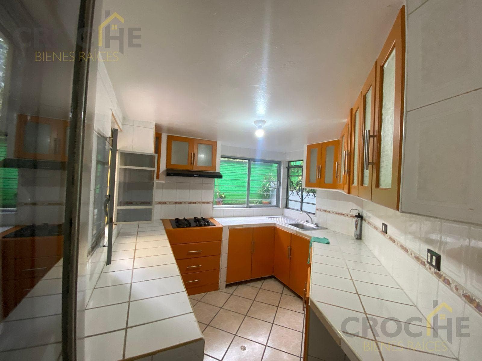 House with a garden for sale in Xalapa—see the Plaza Cristal area