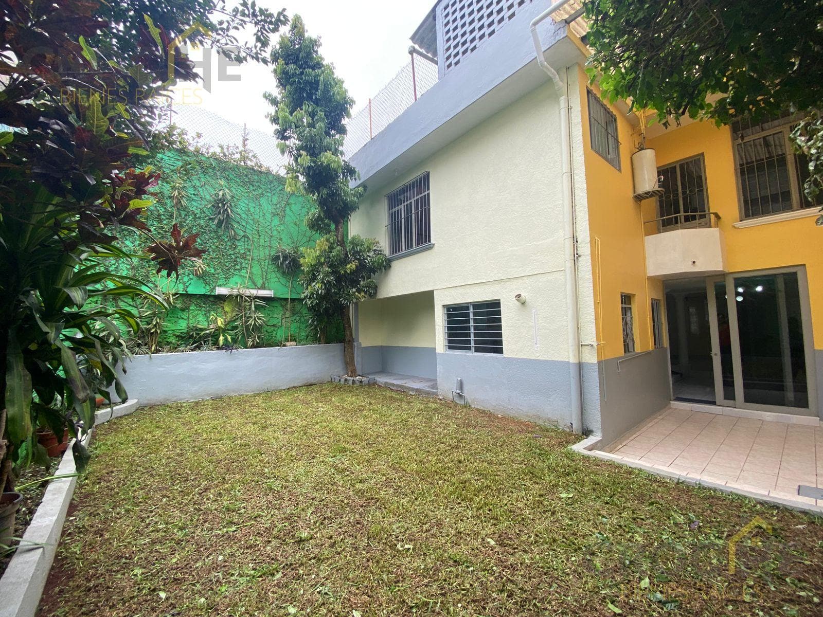 House with a garden for sale in Xalapa—see the Plaza Cristal area