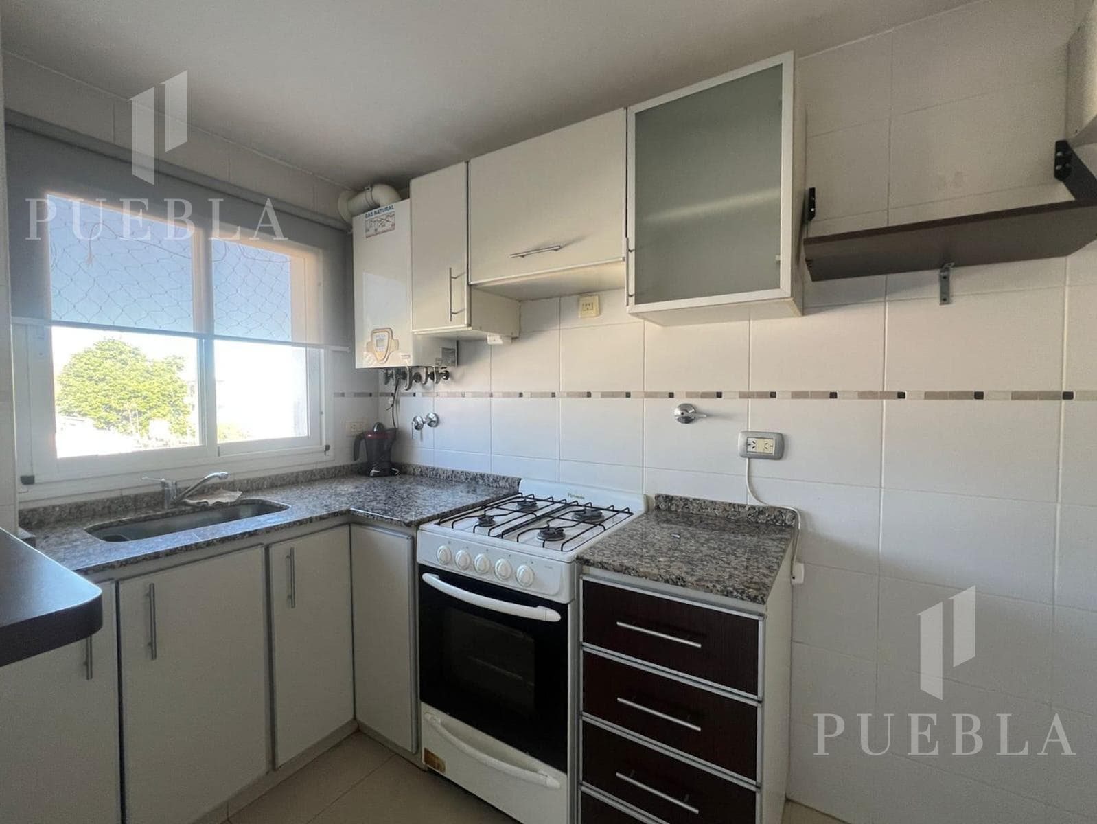 2-ROOM APARTMENT FOR SALE ON THE STREET SIDE WITH GARAGE - LOMAS DE ZAMORA