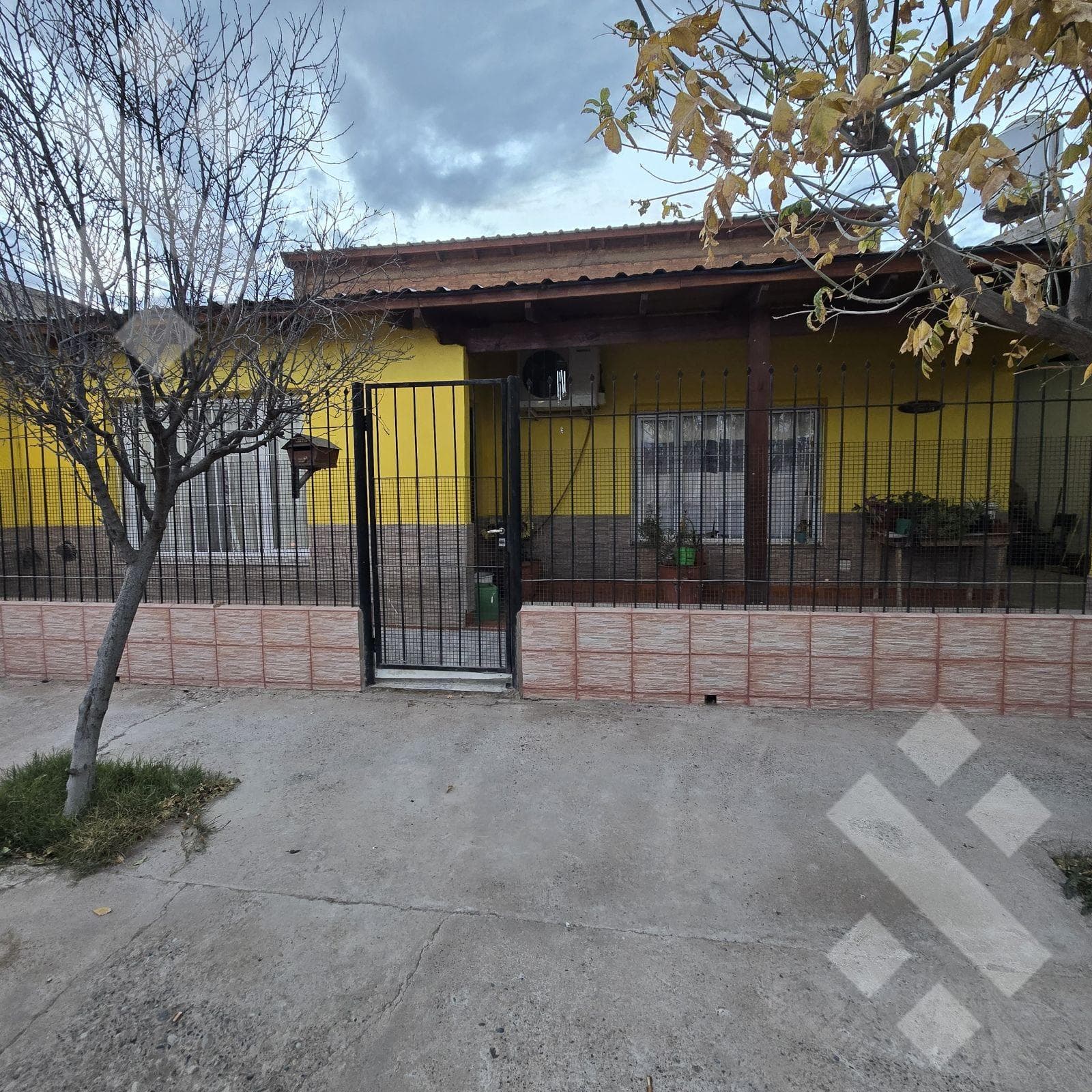 2-Bedroom House for Sale 1-Bedroom Apartment in Centenario