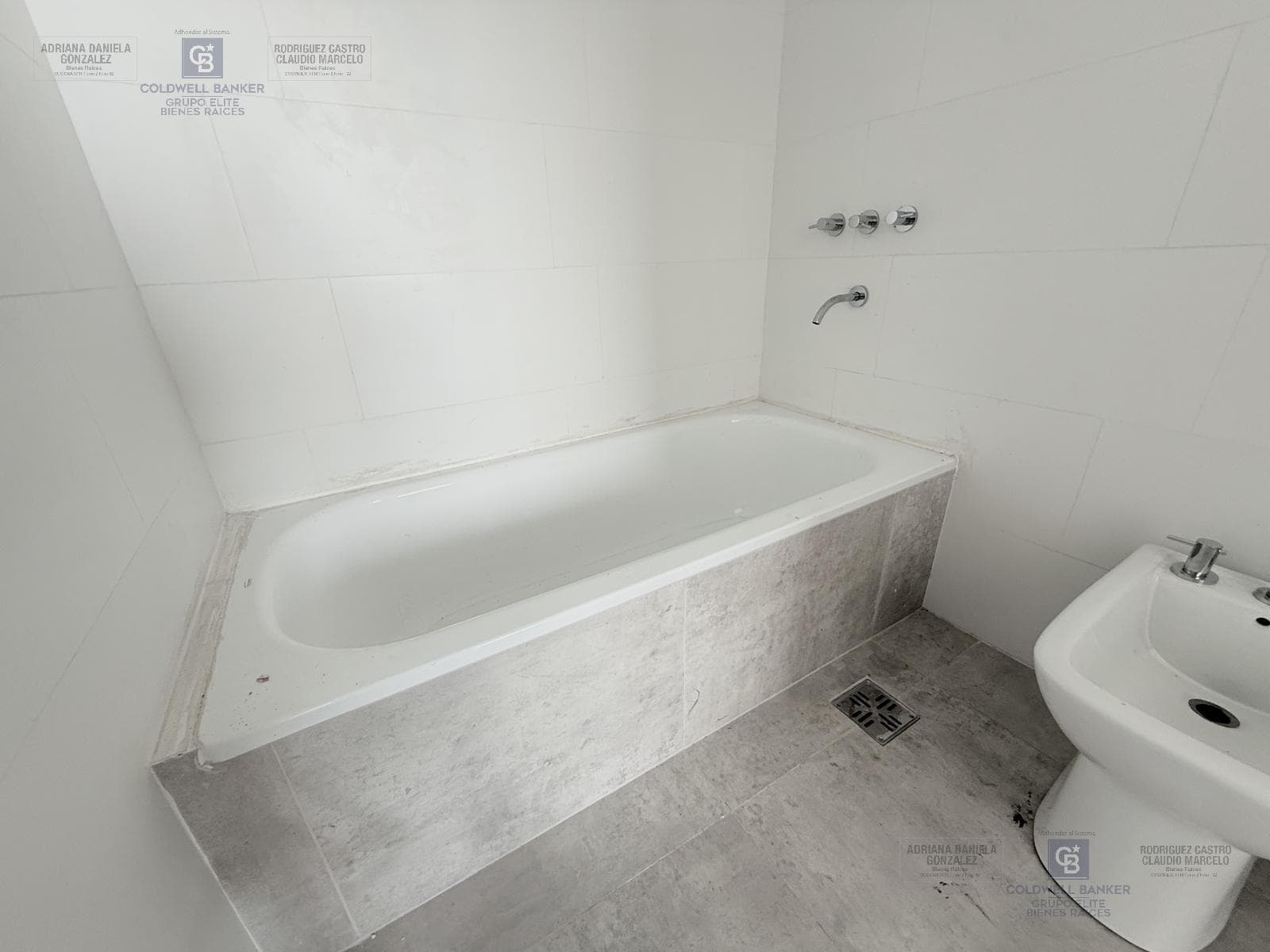 Brand-new 3-bedroom apartment for sale