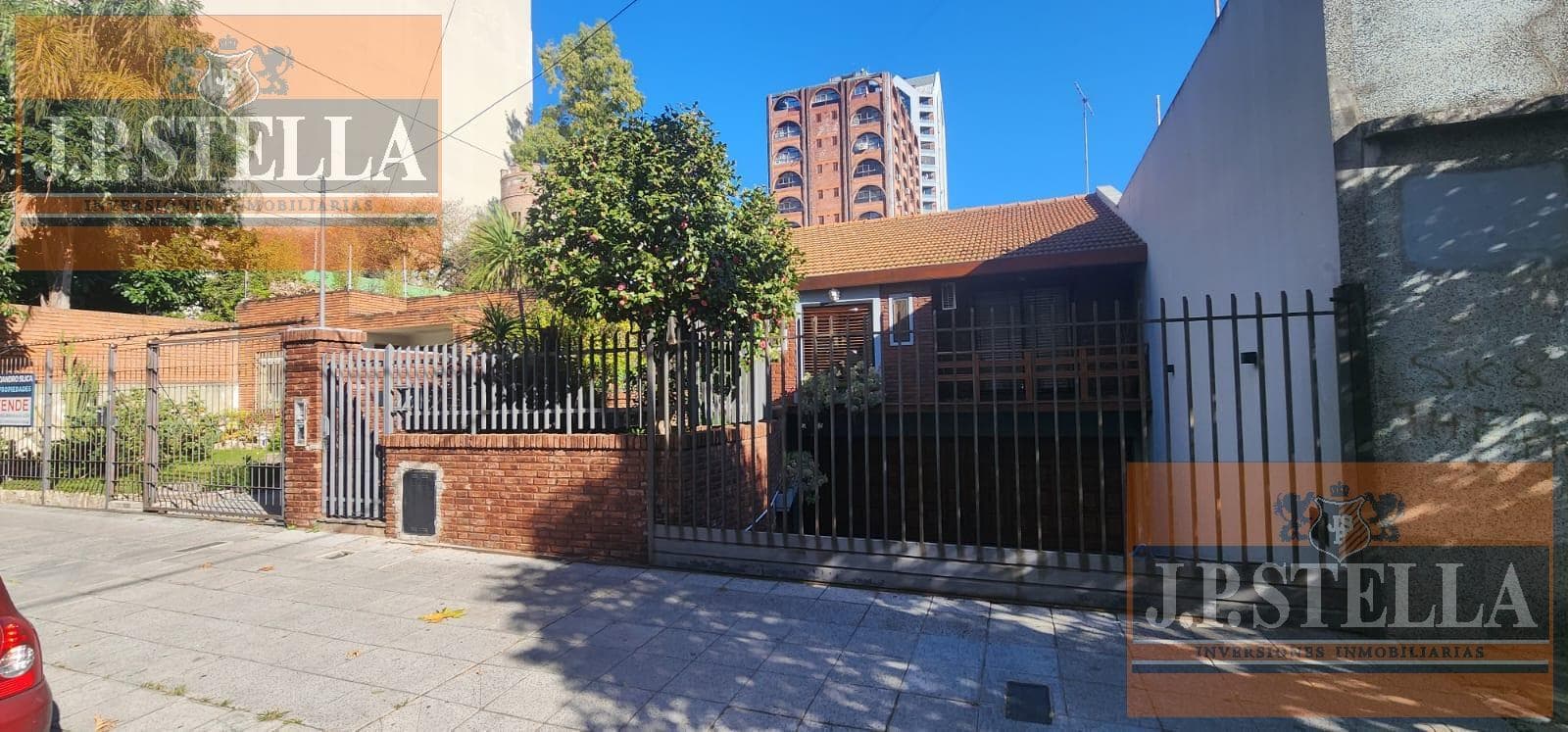 Casa 4 Amb c/ 2 Cocheras - 232 m² Edificados s/ Lote 305 m² - S.Justo (Ctro)