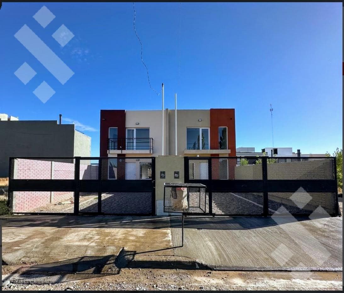 FOR SALE: 2-Bedroom Duplex with Rental Income in Altos Alberdi I, Plottier – A SMART INVESTMENT!