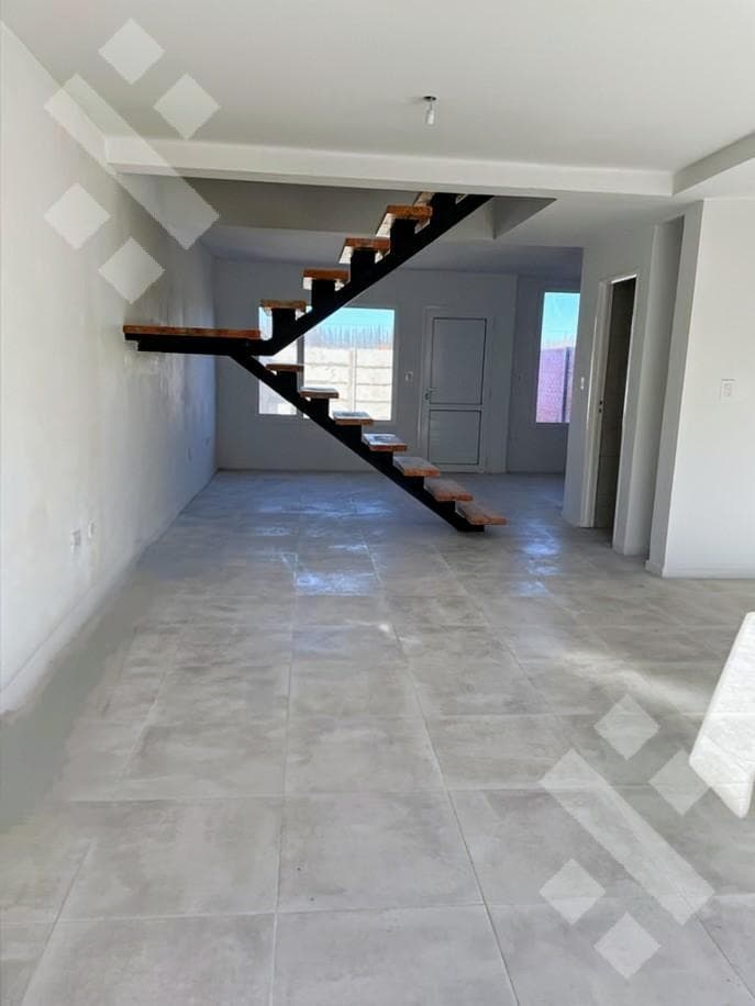 FOR SALE: 2-Bedroom Duplex with Rental Income in Altos Alberdi I, Plottier – A SMART INVESTMENT!